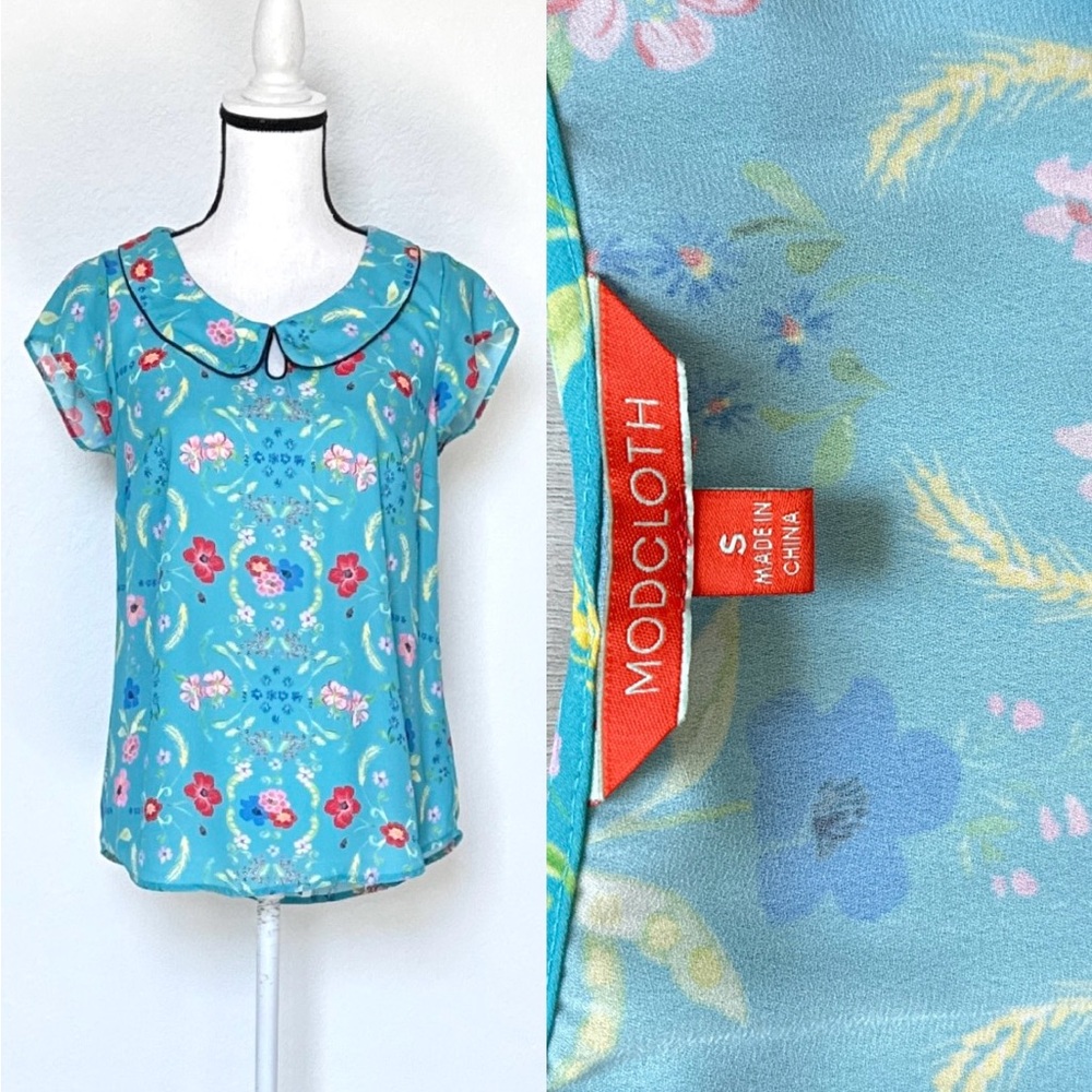 *SOLD* Size S ModCloth Short Sleeve Blouse with Peter Pan Collar